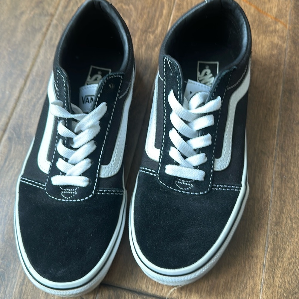 Boys low top Vans sneakers